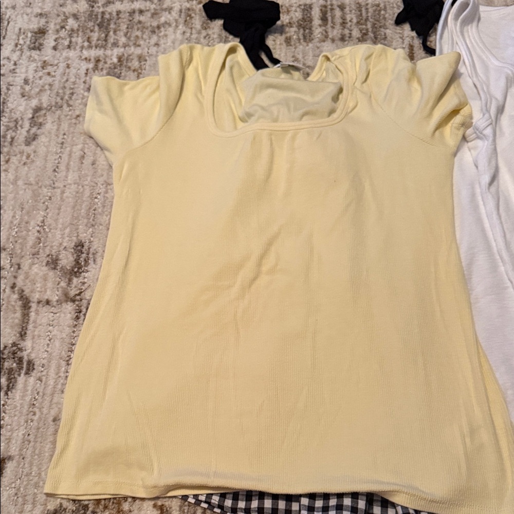 Women's Assorted Color Tops Set - Picture 5 of 7